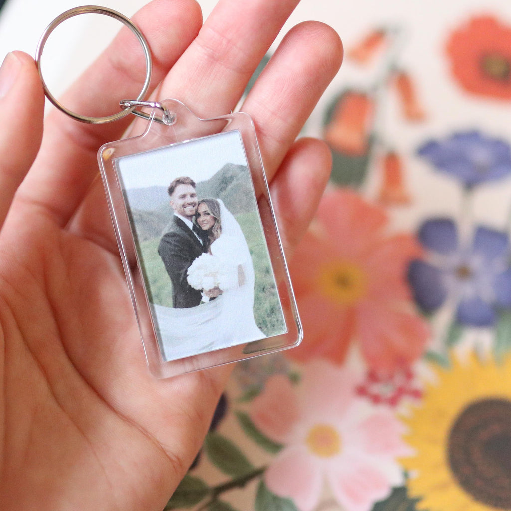 Keychain with a photo of a couple on a floral background
